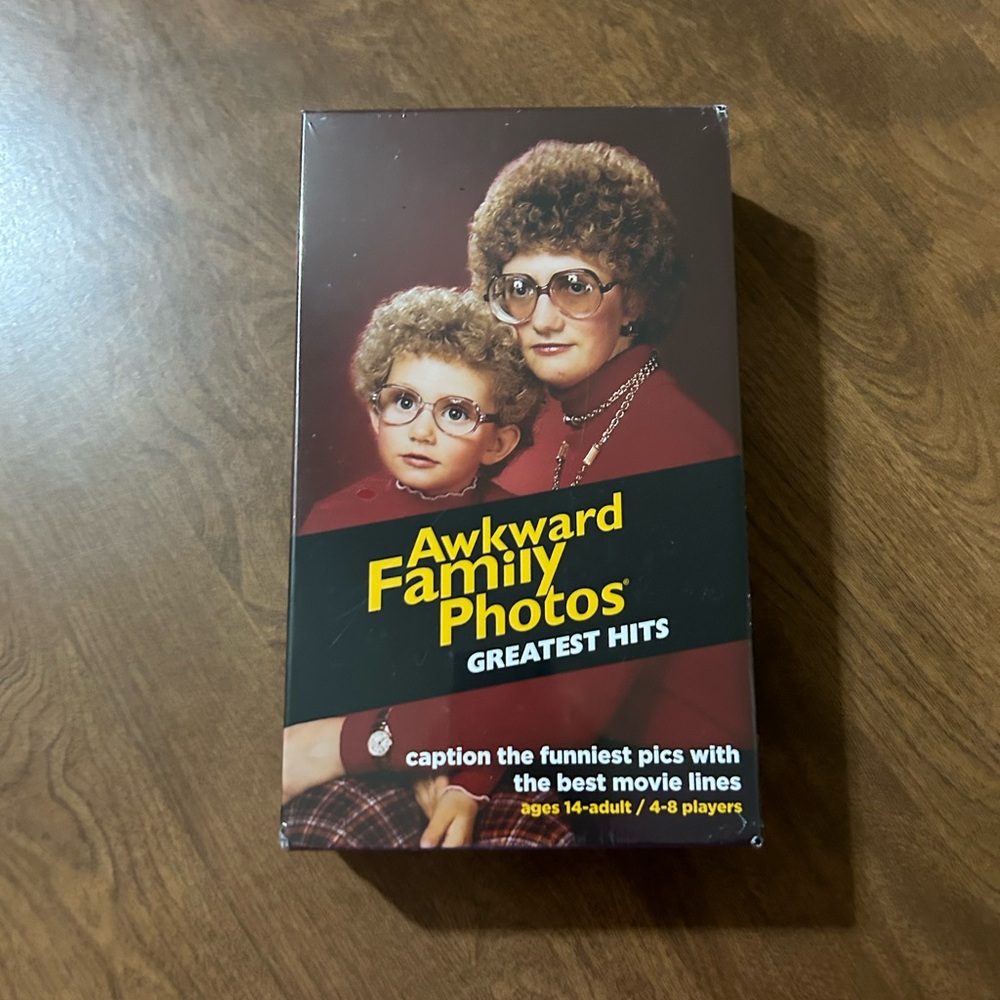 Awkward Family Photos Game NWT